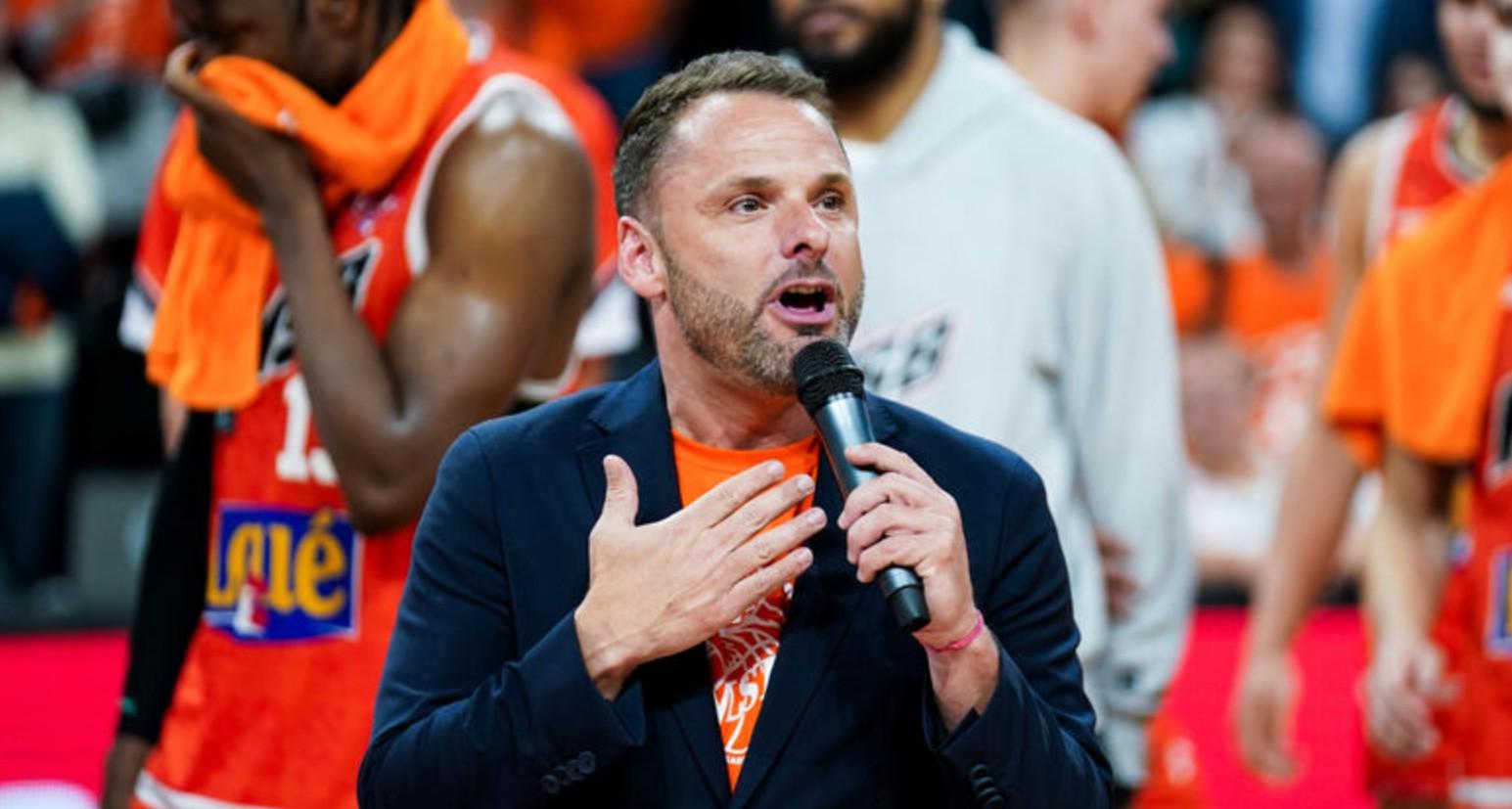 他的离开留, 声音 他的离开留, 声音