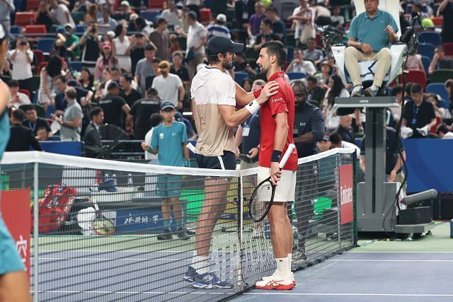 输给来自摩, 采访时说